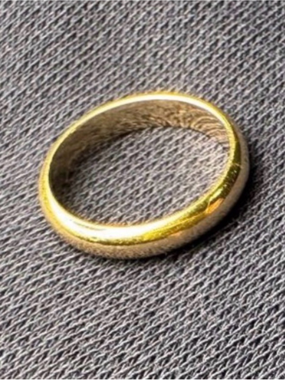 GORGEOUS 14k gold filled band (size 4.5)- Free shipping